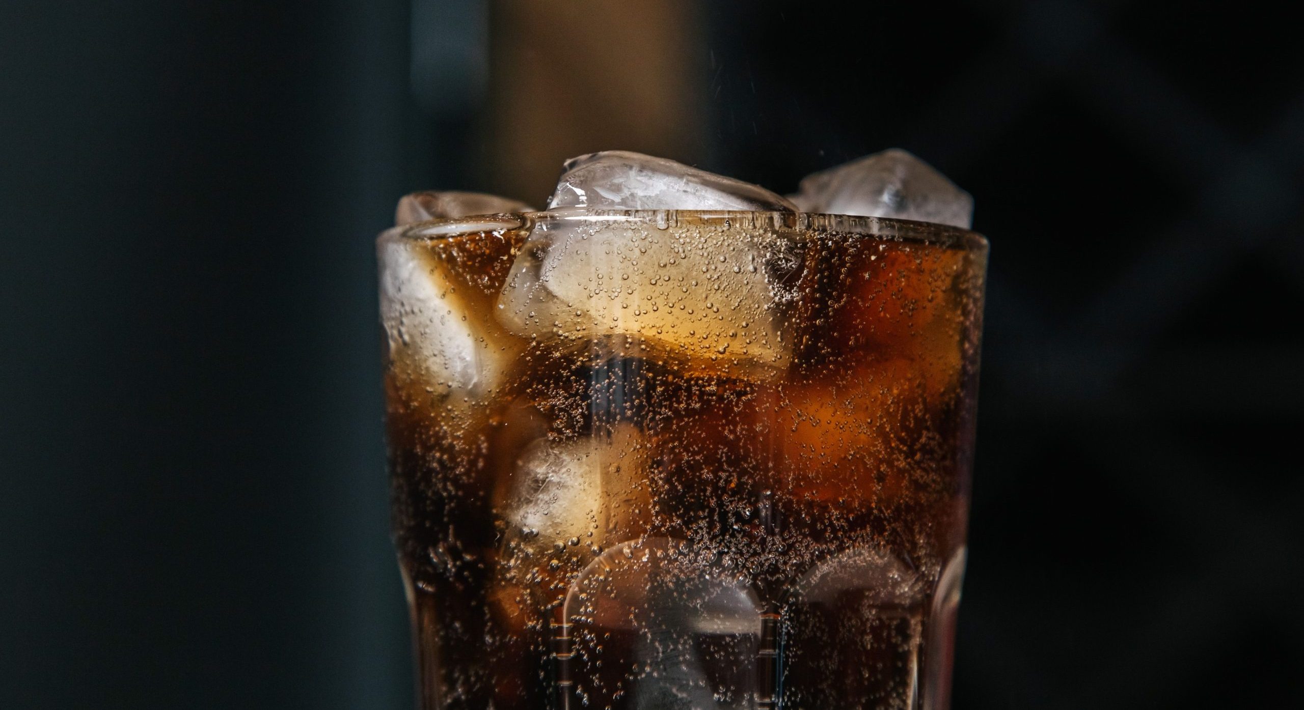代糖攝取過量恐加速記憶力衰退，零卡飲料是常見來源