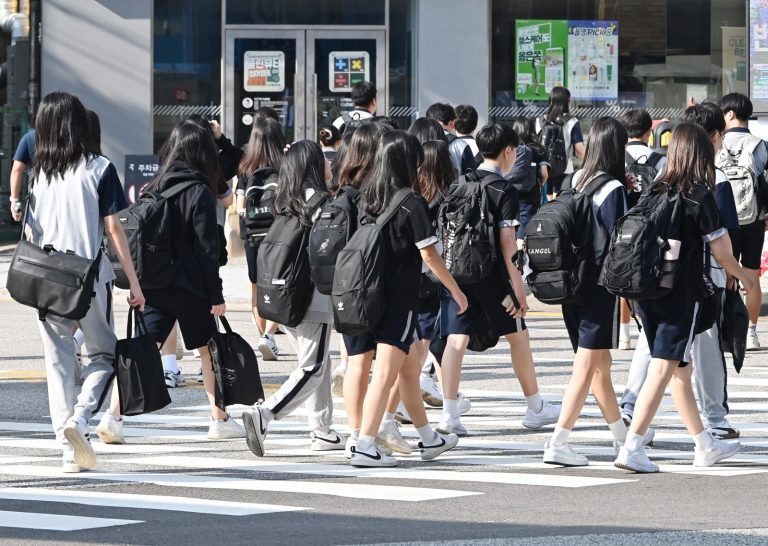 韓國青少年健康追蹤調查顯示高中生吸菸與飲酒經驗明顯增加